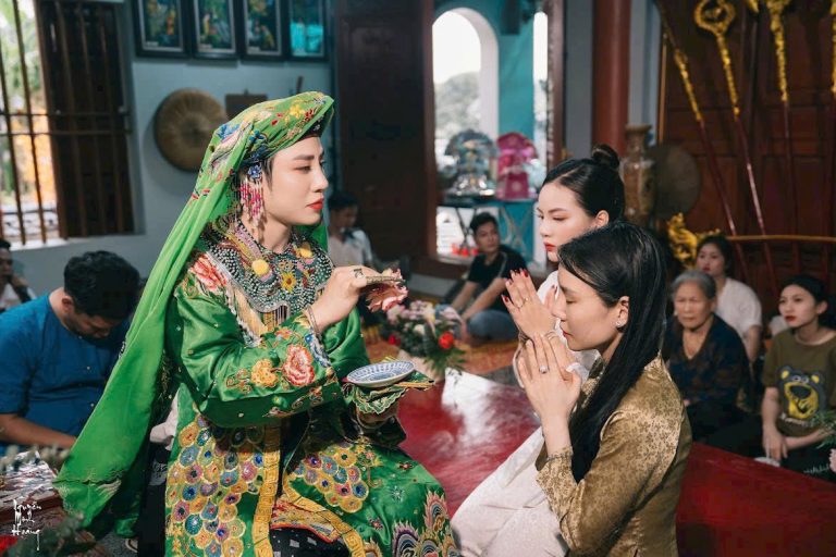 Nguyễn Văn Thắng – Người gìn giữ không gian tín ngưỡng đạo mẫu ở Đền La Giang